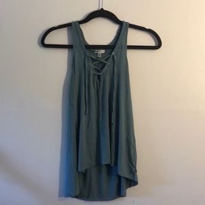 Tank top with crossed lace in the front